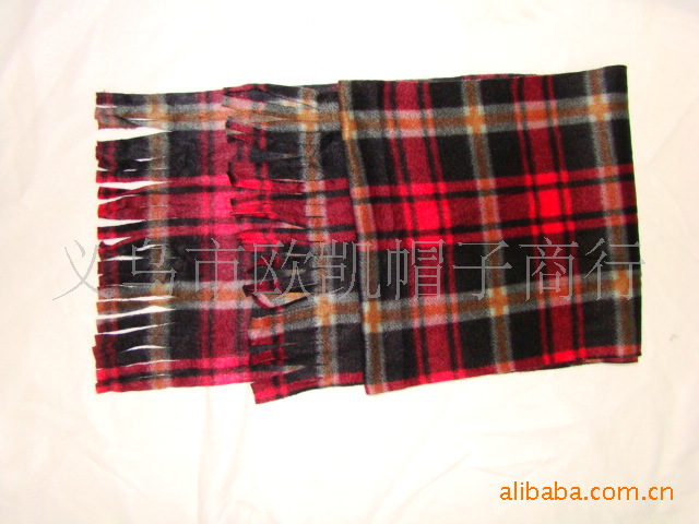 LA103可发样厂家供应 冬季服装网店赠品 时尚保暖英伦风带流苏双面绒格子围巾