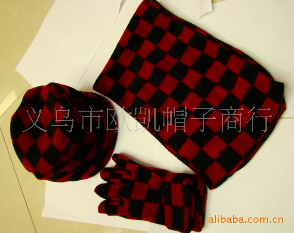 LA103可发样厂家直销 外贸原单 保暖红黑格子剪毛绒三件套 其他颜色可订做