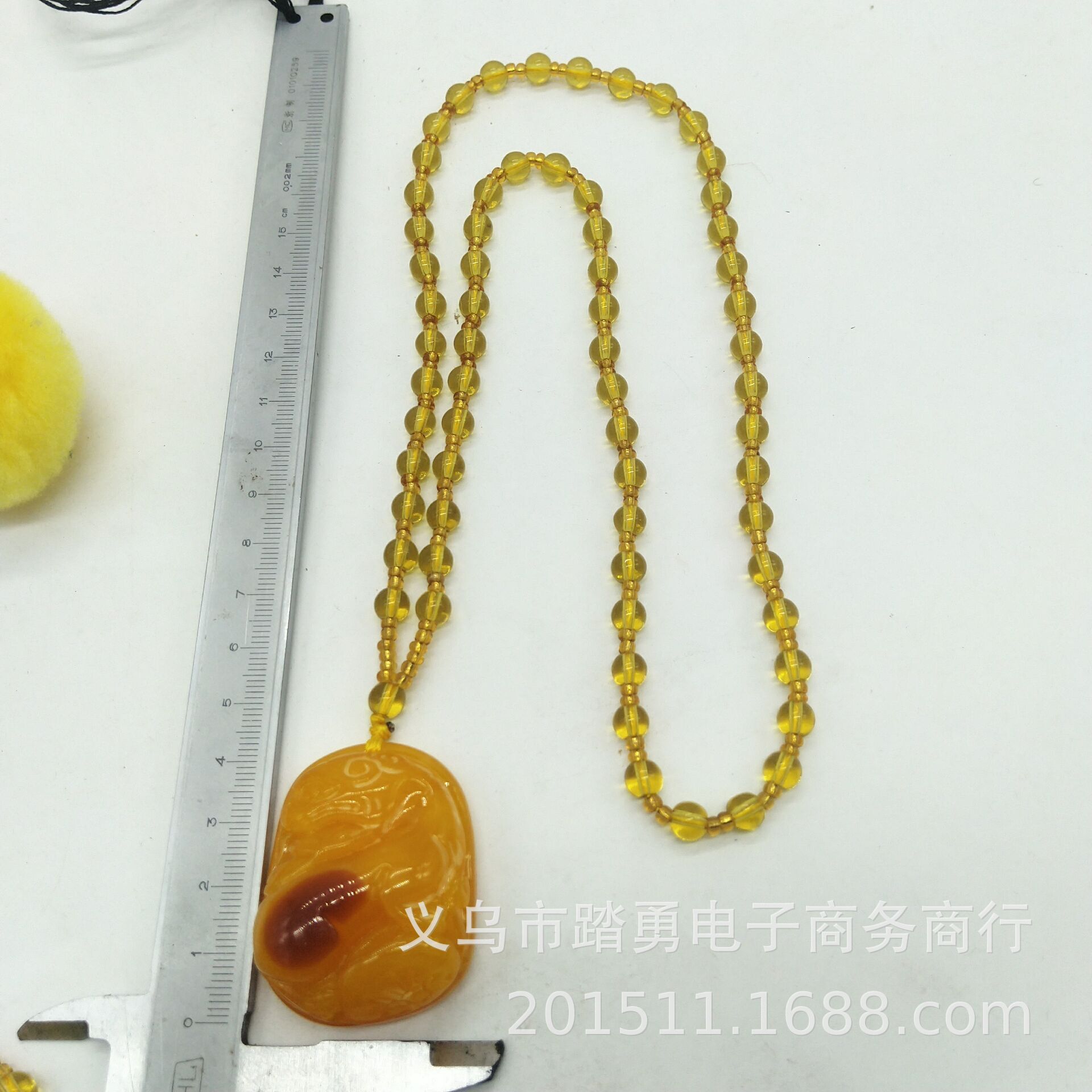 LA097可发样/会销参会礼品树脂中老年喜欢二代蜜蜡貔貅吊坠鸡油黄蜜蜡毛衣项链